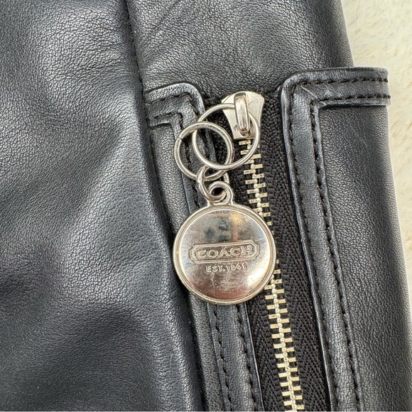 COACH Gallery Black Smooth Leather East West Tote Bag F19252 - Picture 3 of 9